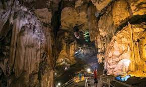 Notice the many stalagmites and stalactites, marble walls, and ceilings that look like coconut. Anda Penggemar Aktiviti Lasak Gopeng Perak Destinasi Terbaik