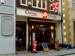 Illy Coffee Shop On The Outside Style Italian Old Fashioned Illy Coffee Coffee Branding Illy