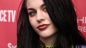 Frances bean cobain talks about dad kurt cobain. Frances Bean Cobain Admits I Don T Really Like Nirvana Abc News