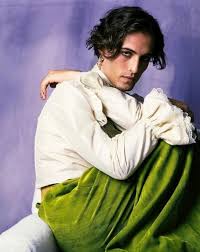 Måneskin is an italian rock band from rome, consisting of lead vocalist damiano david, bassist victoria de angelis, guitarist thomas raggi, and drummer ethan torchio. Maneskin Damiano David Compie 22 Anni Da Rockstar La Repubblica