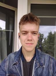 Hi i'm 29 years old chef from Poland (EU passport holder) I have a chef  degree and for the last 10 years i was working in Poland, Spain, Sweden,  Iceland and Norway.