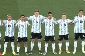 Lista la lista del sub 23 se confirmaron los nombres de la selección argentina dirigida por el bocha batista que disputará el preolímpico en colombia. Emotivo Homenaje De La Seleccion Argentina Sub 23 A Maradona Sabella Y Luque Comunicar Deportes Latam