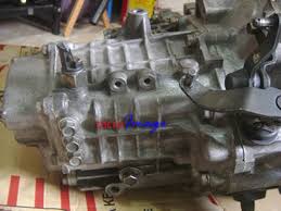 Untuk menukar gear 2, anda perlu tekan klac sehingga jejak lantai dan lepaskan pedal minyak sambil gerakkan gear untuk masuk ke gear 2. Tacra S Diy Garage Reverse Light Switch
