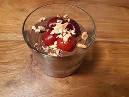 Tritate grossolanamente le noci e distribuitele in 6 stampi da budino o in coppette. Budino Al Cacao Vita Da Sani