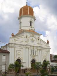 Desde ese momento, varios pobladores de ituango temían que una vez se hiciera el traslado, se llevarían también el puesto de salud, y el estado volvería a abandonarlos a su suerte. Archivo Iglesia De Ituango Jpg Wikipedia La Enciclopedia Libre