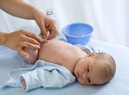 An welchem tag verschwindet das verbliebene nabelschnurstück mit der wäscheklammer und an welchem tag tritt es auf? Nabelpflege Bei Babys