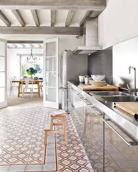 Une Maison De Campagne Tres Raffinee Planete Deco A Homes World Belle Cuisine Interieur Moderne De Cuisine Sol De Cuisine