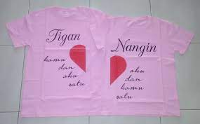 Kesian gak saya dengar sebab kadang2 diaorang ni memang excited betul nak buat baju tapi masalah nak buat design pulak. Contoh Desain Kaos Couple Belahan Jiwa Lihat Di Sini Simplivi