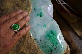 Jade Buying Guide Jade Auction Records Lotus Gemology