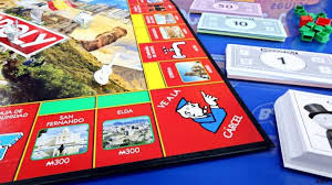 Se trata de la versión clásica, con tablero (ver fotos) foto real del articulo que compras, el juego esta impecable. San Fernando Ya Tiene Su Casilla En El Monopoly