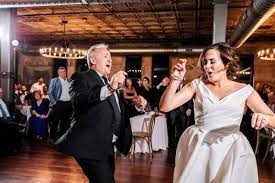Heres The Exact Order Of Dances At A Wedding Reception