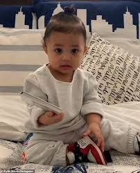 Kylie Jenner Tries To Teach Stormi To Say Kylie Cosmetics And Adorably Fails Daily Mail Online