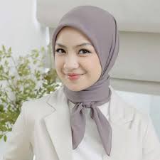 Jual Hijab Bella Square Polos 🏷️ Model Kekinian, Premium, & Harga Murah  Januari 2025