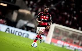 Evertton Araújo analisa disputa por posição e revela dicas de Jorginho no Flamengo