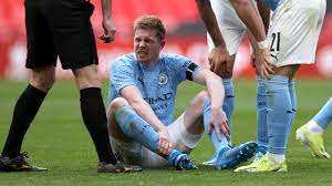 De bruyne appeared to indicate his left knee was the issue and city wasted no time in withdrawing him. Football News Pep Guardiola Kevin De Bruyne Injury Doesn T Look Good After Chelsea Defeat Eurosport