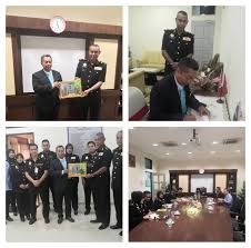 Beliau berkhidmat sebagai pengarah kerajaan negeri kelantan apabila negeri kelantan diisytiharkan dalam keadaan darurat pada akhir tahun 1977 beliau dilantik menjadi ketua setia usaha negara pada 31 ogos 2006 sehingga bersara pada 22 jun 2012. Sprm