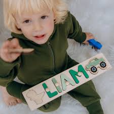 Rompecabezas con nombre personalizado y clavijas