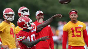 The kansas city chiefs are a professional american football team based in kansas city, missouri. 1f7pmeund2ymbm