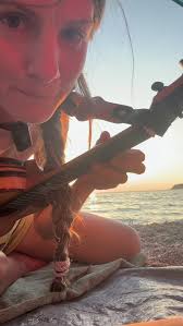 To be by the water and forget the world 🎼🌊