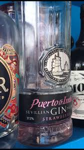 La Bodeguita Del Mar Bartender Luciano Best Gin Tonic Puerto De Indias Sevilla Playa Vilafortuny C Gin And Tonic Gins Of The World Gin Joint