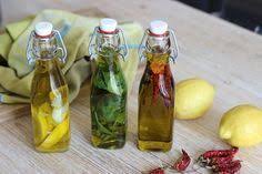 Recette Les Huiles Aromatisees Maison Plats Faits Maison Cadeaux Gourmands Cadeaux De Noel Faits Maison