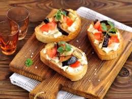горячие бутерброды с колбасой сыром и яйцом на сковороде Buterbrody S Baklazhanami Pomidorami I Chesnokom Recept V 2020 G Buterbrod S Baklazhanami Idei Dlya Blyud I Buterbrody