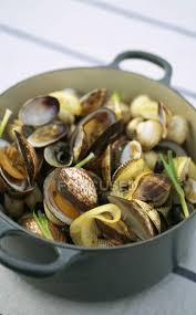Texas state university's printmaking department hosted book artist marilyn worrix for a demonstration on the art of clam shell box making. Cockles And Carpet Shell Clams In Casserole Dish Product Fresh Stock Photo 157138070