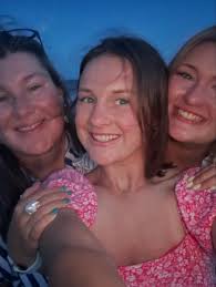 kicking off Burch family vacay at the beach!! 😇😝💌