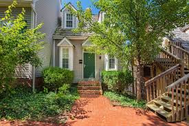 On one side there is a long white fence with a big open field and horses, on the other side is our neighbor who rarely visits except in the summer. Townhouse 1051 Townhouses For Rent In Bloomington Indiana United States