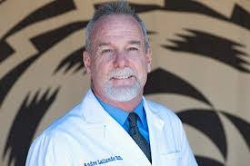 Eric Botelho's Instagram, Twitter & Facebook