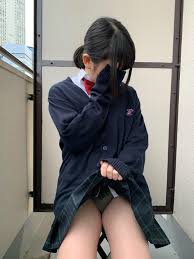 動画あり】Z世代のJKさん、自分からスカートをめくってパンツを見せてくれるｗｗｗ – オカズランド
