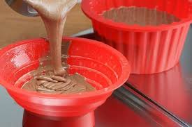How To Bake A Giant Cupcake With Silicone Bakeware Livestrong Com Giant Cupcakes Giant Cupcake Mould Large Cupcake Cakes