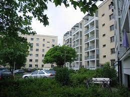 2 zimmer, wohnfläche 35 qm, hallo, ich und meine freundin haben 2 zimmer zum vermieten. 2 Zimmer Wohnung Zu Vermieten Luzinstr 18 12619 Berlin Kaulsdorf Hellersdorf Mapio Net