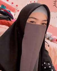 Ria ricis diduga jalani oplas karena dagu makin lancip, ramai disebut mirip roy kiyoshi. Pin Oleh Putri Fauziyyah Di Ricis And Team Fotografi Pasangan Muslim Gaya Rambut Cantik Gadis Baik
