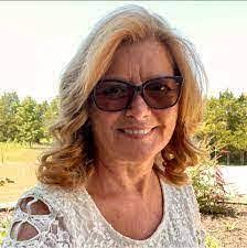 Sharon Larmore's Instagram, Twitter & Facebook