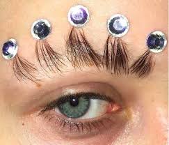 Brow Crowns Are The Latest Bizarre But Regal Beauty Trend Eyebrow Trends Funky Makeup Crazy Eyebrows