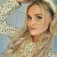 Kristin Schad's Instagram, Twitter & Facebook