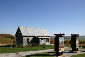 Maison Du Rebut Global Mont Arthabaska House Styles Outdoor Structures Gazebo