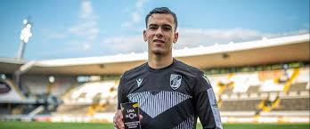 In the game fifa 21 his overall rating is 61. Andre Amaro Prolonga Contrato Com O Vitoria Ate 2025 Futebol Addict