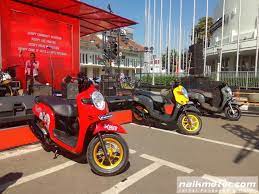 Pictures gallery of modifikasi motor scoopy merah hitam. Galeri Foto Tiga Modifikasi New Scoopy Gaya Barudak Bandung