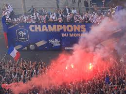 תוצאת תמונה עבור תמונת הנפת דגל ענק באצטדיון