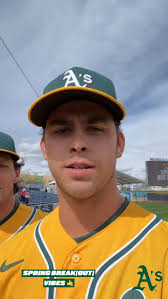 想說怎麼這麼眼熟 居然是Colby Thomas😍, 他也在運動家欸