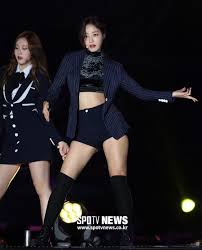 Pin By Lulamulala On Yeonwoo Stage Outfits Kpop Girls Fashion