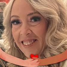 Dianne Fowler's Instagram, Twitter & Facebook