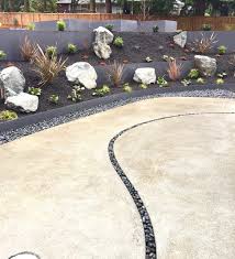 Available in 20kg bags, cracked pea gravel is a crushed, angular alternative to the round pea gravel. 10 Ways To Put Gravel To Work In Your Garden