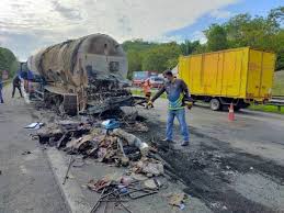 Lori 3 tan bonded untuk disewa. Dua Lori Kemalangan Seorang Pemandu Rentung