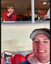 Taylor Swift Taking Pictures With Swifties At Arrowhead Stadium Last  Night♥️💛 #fblifestyle