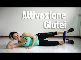 Eccoti I Miei Migliori 5 Esercizi Con La Banda Elastica Per Rassodare Gambe E Glutei Youtube Allenamento Glutei Esercizi Glutei