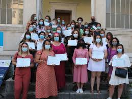 Sous la responsabilité de l'infirmier, l'aidesoignant s'occupe de l'hygiène et veille au confort physique et moral des malades. Saint Marcellin 29 Diplomes D Etat D Aide Soignant Ont Ete Remis