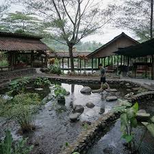 Di tebing breksi ini kita juga dapat melihat keindahan tenggelamnya matahari di sore hari. Wisata Air Tlatar Di Boyolali Mirip Taman Korea